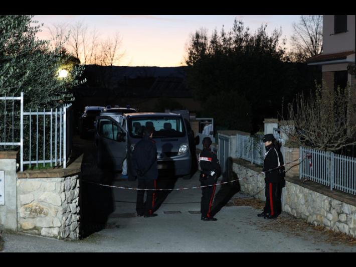 Pistola acquistata da poco per femminicidio-suicidio Umbria