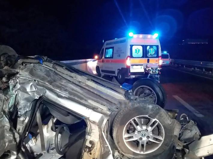 Incidente fra due auto, un morto e 4 donne ferite nel Milanese