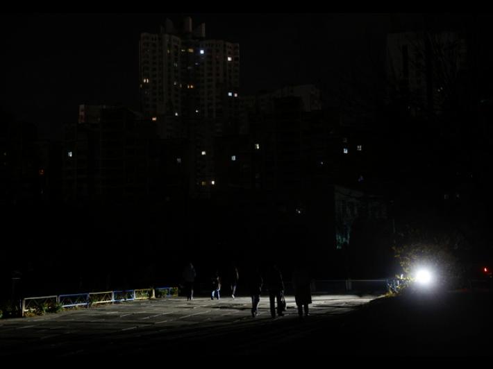 Mosca, massiccio attacco con missili ipersonici sull'Ucraina