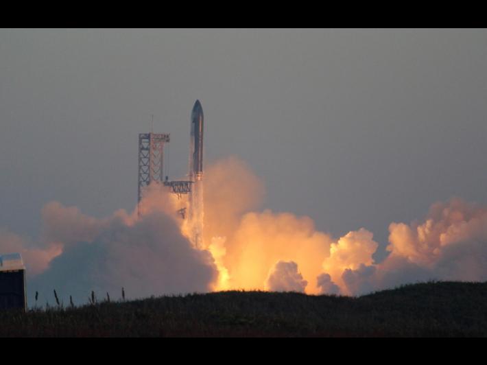 'SpaceX valutata 800 miliardi, sarebbe la prima societ&agrave; privata al mondo'