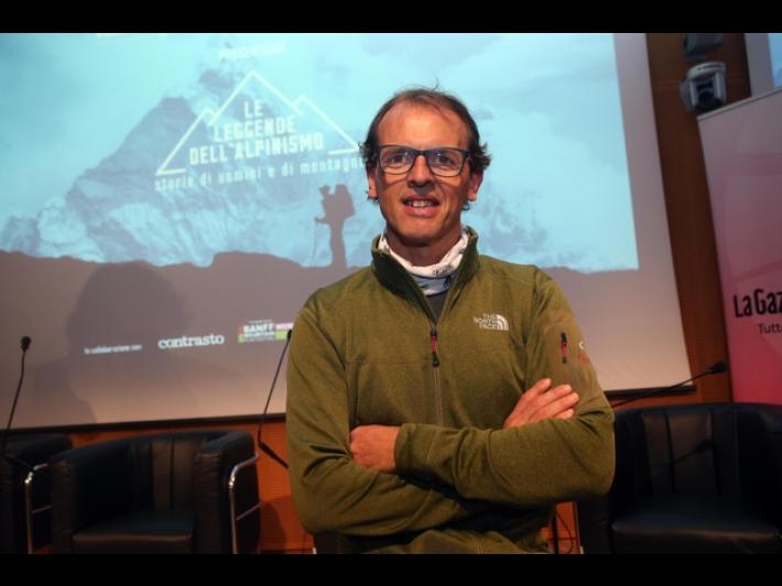 Malore per Simone Moro sull'Himalaya, alpinista in ospedale