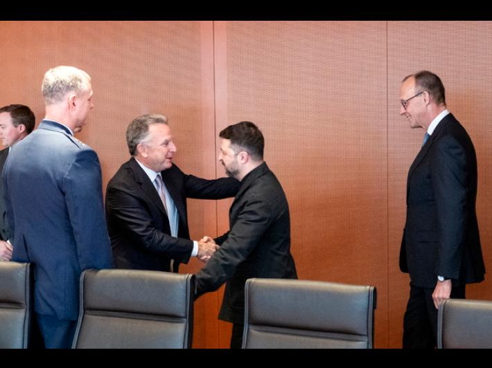 Terminato l'incontro a Berlino tra Zelensky e gli inviati di Trump