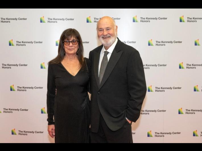 Il regista Rob Reiner (Harry ti presento Sally) e la moglie uccisi nella loro villa a Los Angeles: sarebbe stato il figlio Nick