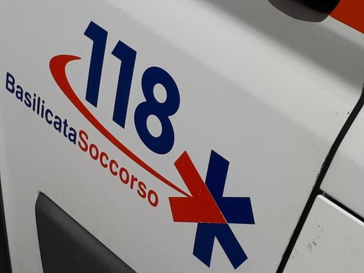 Schiacciato da un carico di terra, nel Potentino morto un operaio di 67 anni