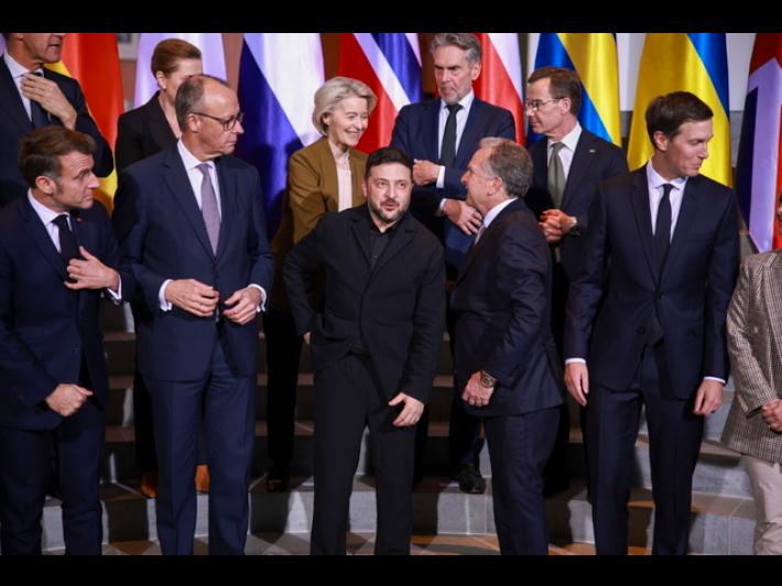 Leader europei, sostegno a Zelensky se consulter&agrave; il suo popolo