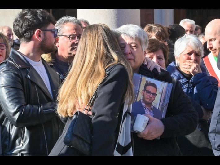 Accoltellato per soldi nel Varesotto, i due imputati condannati all'ergastolo