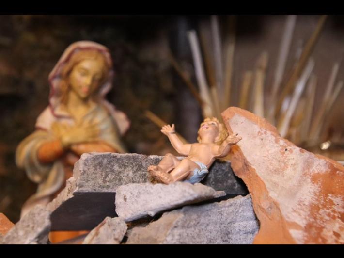 Danneggia il presepe del palazzo comunale della Loggia a Brescia: arrestato