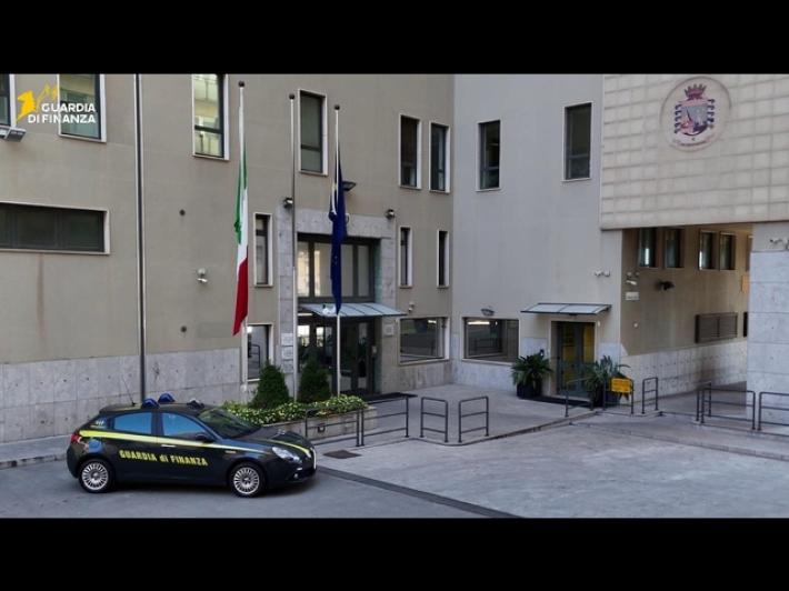 Scoperte due fabbriche clandestine di sigarette nel Lazio