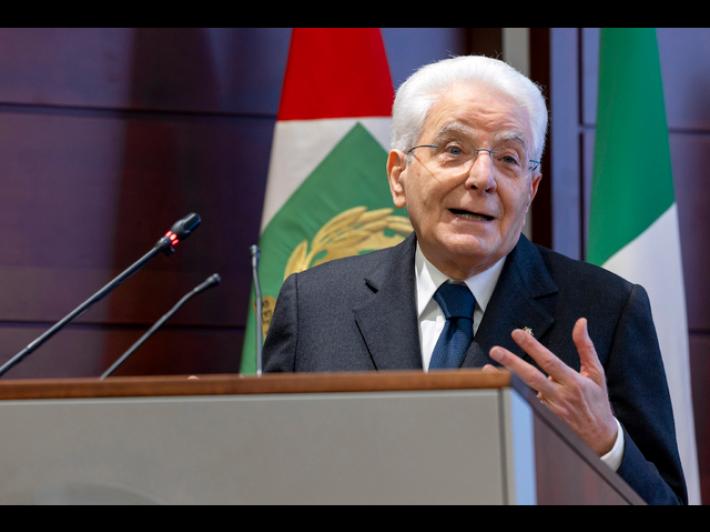 Mattarella, il modello democratico &egrave; sfidato da Stati con involuzioni autoritarie