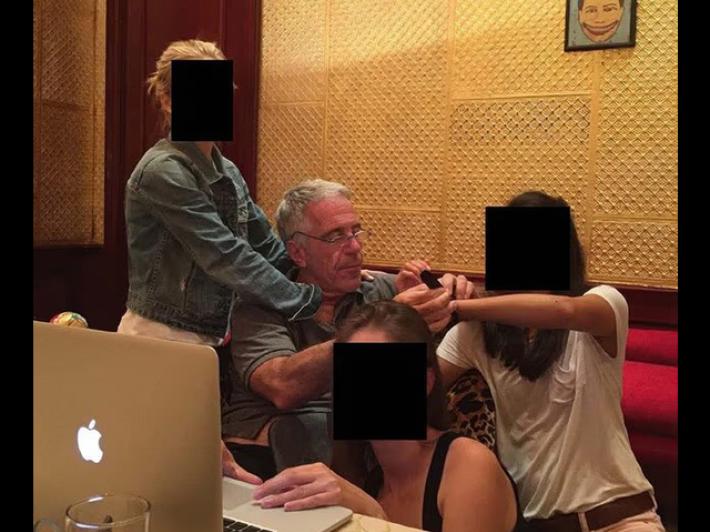 Il dipartimento di Giustizia ripubblica 119 pagine dei file Epstein senza omissis