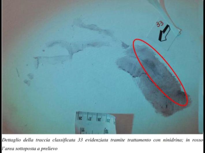 Garlasco, impronta di scarpa sulle scale in posizione compatibile con la traccia 33