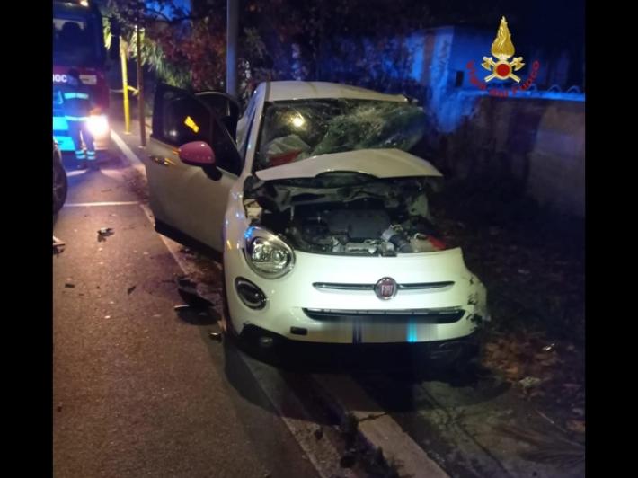 Scontro tra un'auto e un bus nella notte a Ostia, muore una 27enne