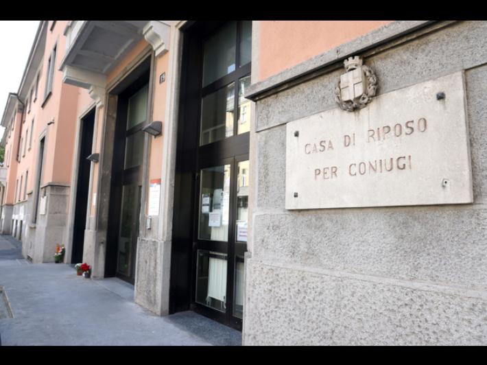 Sei morti nel rogo in Rsa a Milano, pm chiedono il processo per cinque