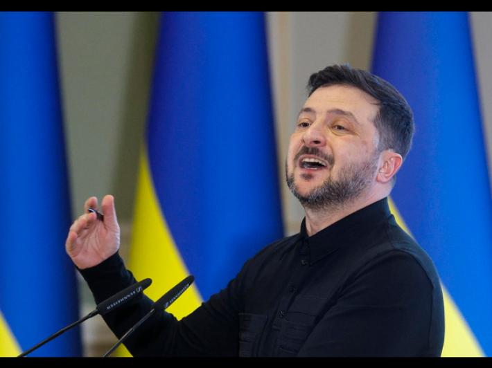 Zelensky, 'gli Usa rimuoveranno gradualmente le sanzioni a Mosca'