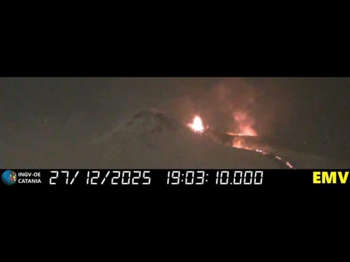 Ingv, forti esplosioni dal cratere di Nord-Est dell'Etna