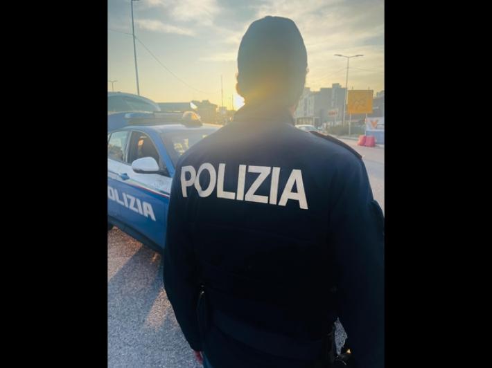 Investono un 35enne con l'auto rubata, denunciati tre minori