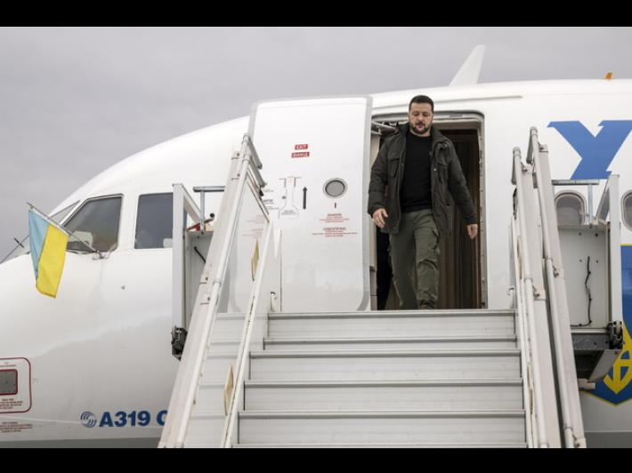 Zelensky &egrave; arrivato in Florida per l'incontro con Trump