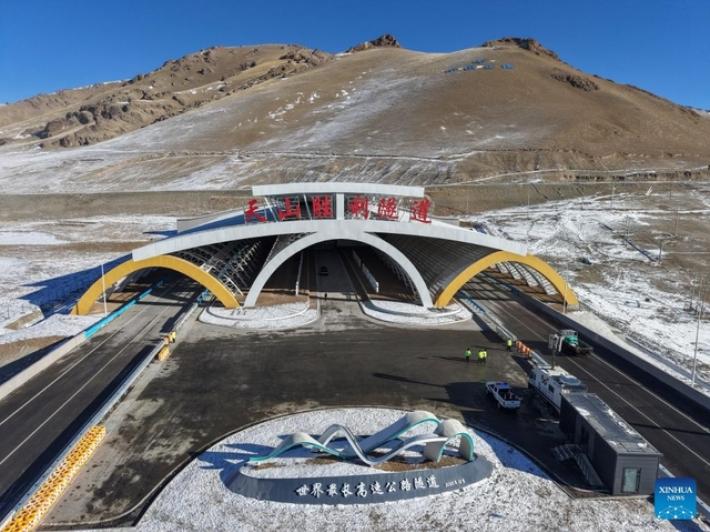 Aperto in Cina lo Tianshan Shengli, tunnel stradale 'pi&ugrave; lungo del mondo'