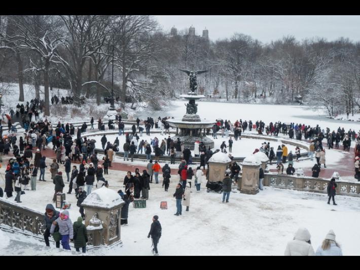 Tempesta di neve a New York, dichiarato lo stato di emergenza