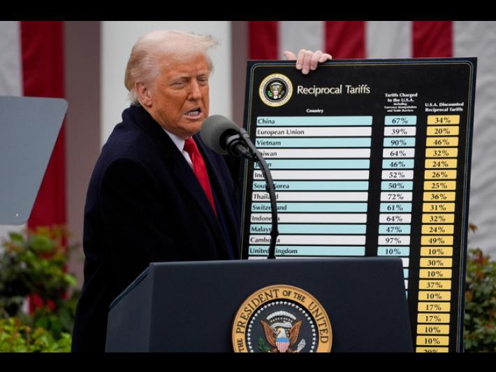 Trump all'Iran, se riprende il programma nucleare sferrer&ograve; un nuovo attacco