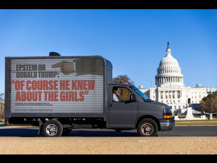 Il Wsj rivela: Epstein venne cacciato da Mar-a-Lago dopo le lamentele di una dipendete