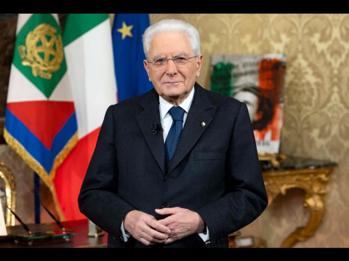 Mattarella ai giovani, scegliete il futuro, ripugnante chi rifiuta la pace