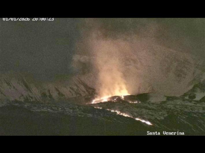 Etna: vulcanologo Ingv, colata spettacolare ma lontana dai paesi