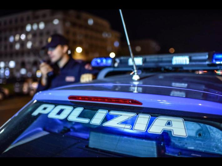 Picchia il figlio con cucchiaio di legno e il video diventa virale, fermato