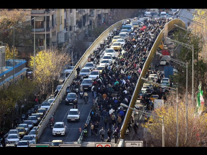 Nuove manifestazioni a Teheran, scontri nell'Iran occidentale