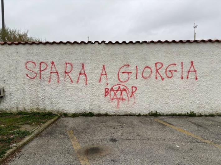 'Spara a Giorgia. Br', la scritta in un parcheggio a Porto Recanati
