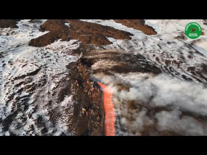 Etna: attiva colata nella Valle del Bove, tremore vulcanico in aumento