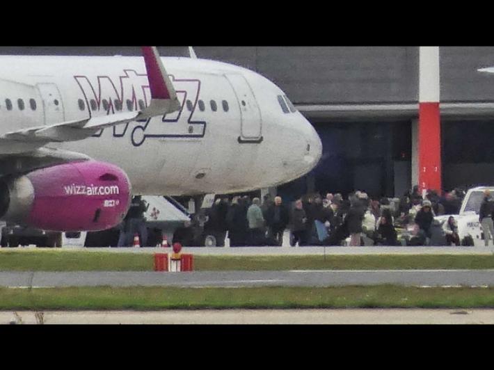 Voli dirottati a Brindisi per il maltempo, passeggeri tornano in Albania con traghetto