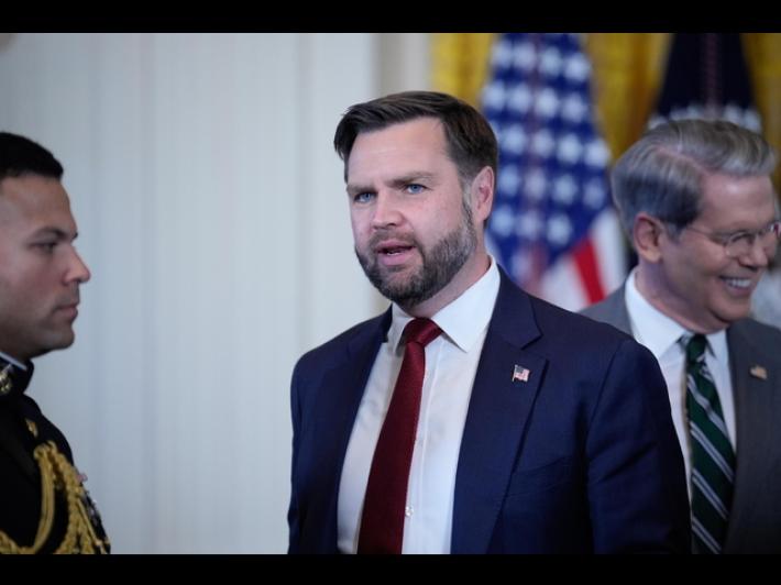 Vance agli europei, sulla Groenlandia prendete Trump sul serio