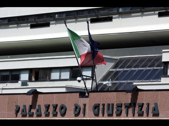 Colpo d'arma da fuoco a Napoli contro uffici della Procura Generale