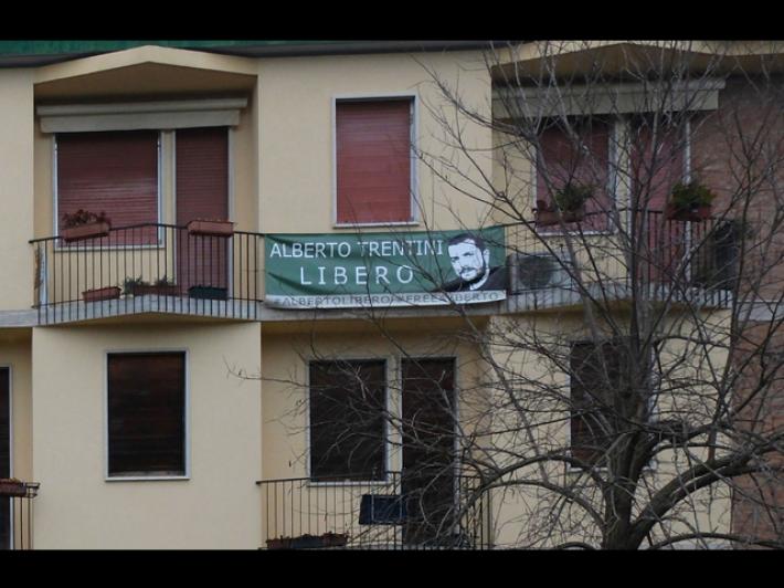 Tapparelle abbassate a casa di Alberto Trentini al Lido di Venezia