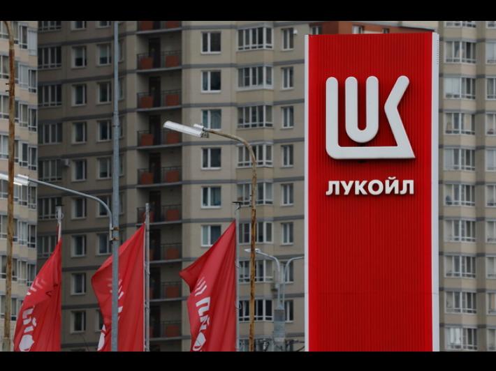 Kiev, 'colpite 3 piattaforme della societ&agrave; russa Lukoil nel Caspio'