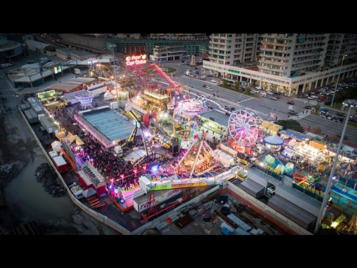 Al Luna Park invernale di Genova suonano 'Faccetta nera'