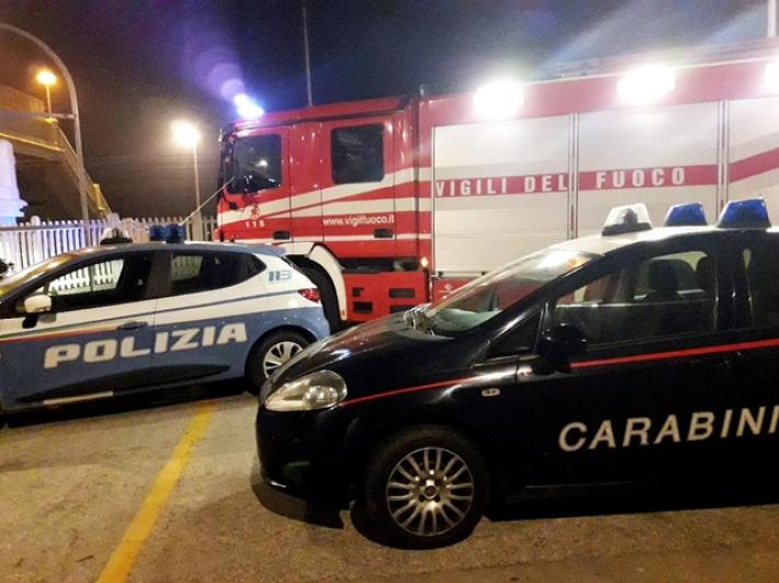 Aggredisce moglie e madre e minaccia di far esplodere il palazzo