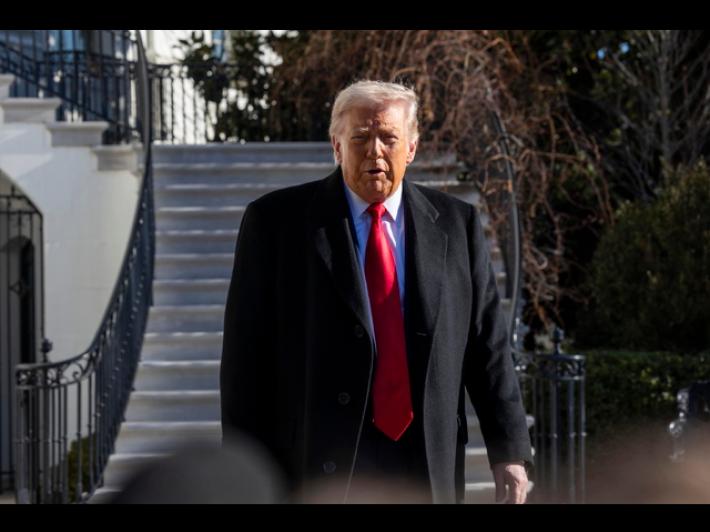 Trump partecipa ad una riunione sull'Iran, 'agir&ograve; di conseguenza