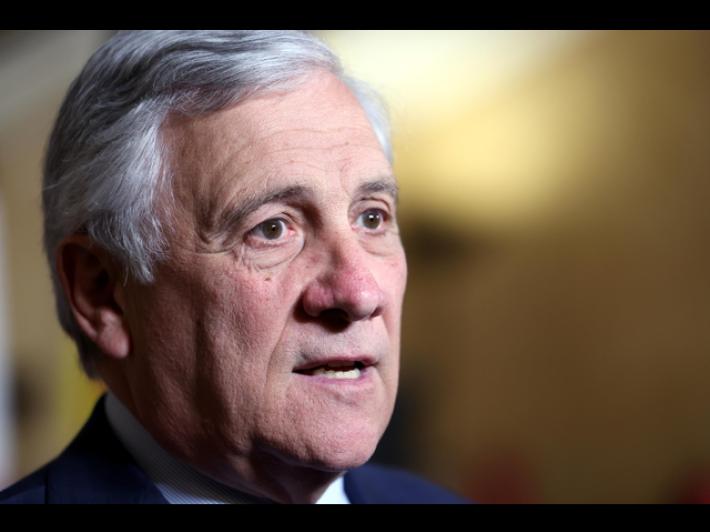 Farnesina, 'italiani che possono farlo lascino l'Iran'