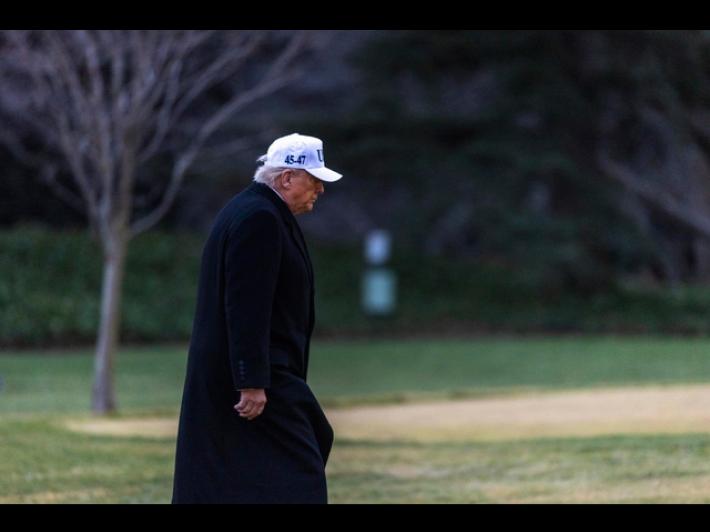 Ford sospende il dipendente che aveva contestato Trump