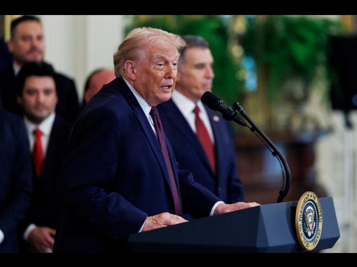 Trump, potrei imporre dazi sui paesi non d'accordo sulla Groenlandia