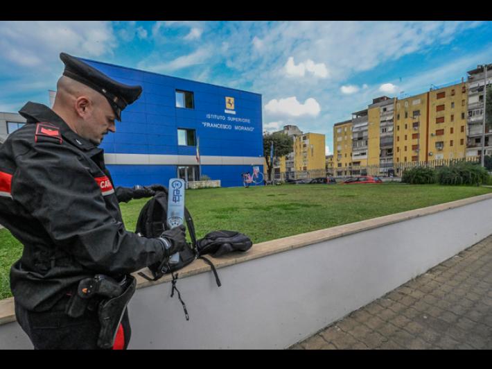 Sicurezza nelle scuole. I presidi: "Bene i metal detector, ma servono misure educative"