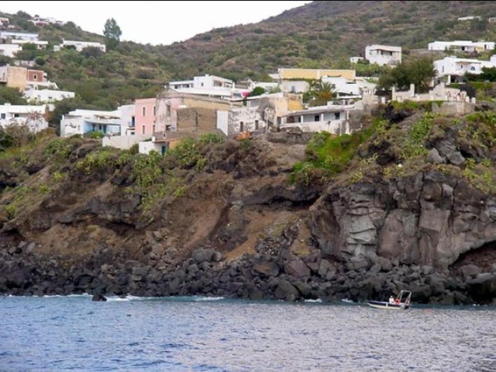 Dopo 20 anni riaprir&agrave; la scuola a Ginostra, ci sar&agrave; una sola alunna