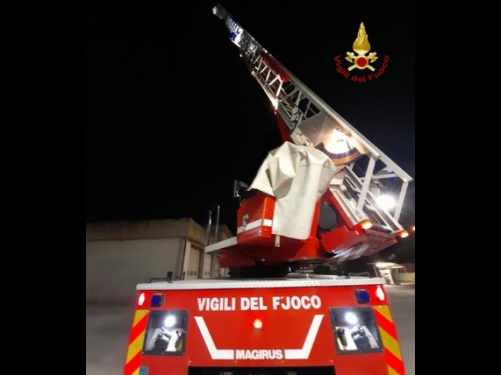 Incendio in un condominio a Verona, due ricoverati gravi in ospedale