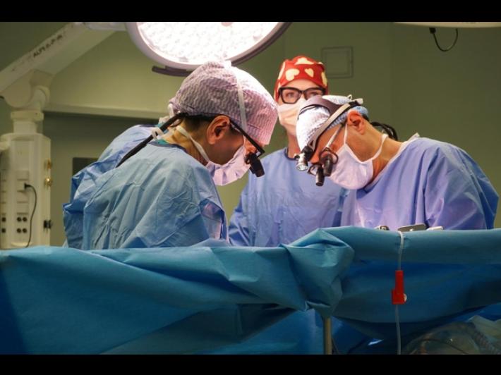 Dona 2 organi a figlia, primo trapianto combinato da vivente in Italia