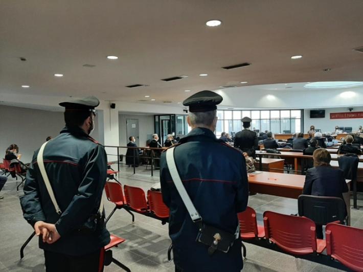 Figlio mor&igrave; di tumore per ritardo cure, respinta richiesta abbreviato a genitori