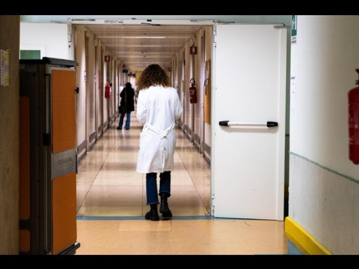 Neonato muore a Modena a pochi giorni dal cesareo: indagati per omicidio colposo 6 tra medici e ostetriche