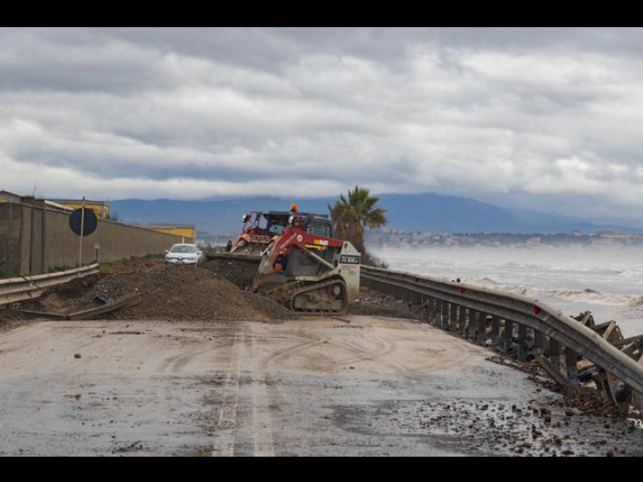 Ciclone Harry si allontana dalla Sardegna ma resta allerta su dighe e fiumi