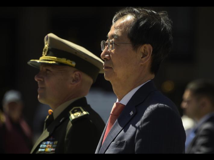 Seul, l'ex premier Han Duck-soo condannato a 23 anni per la legge marziale